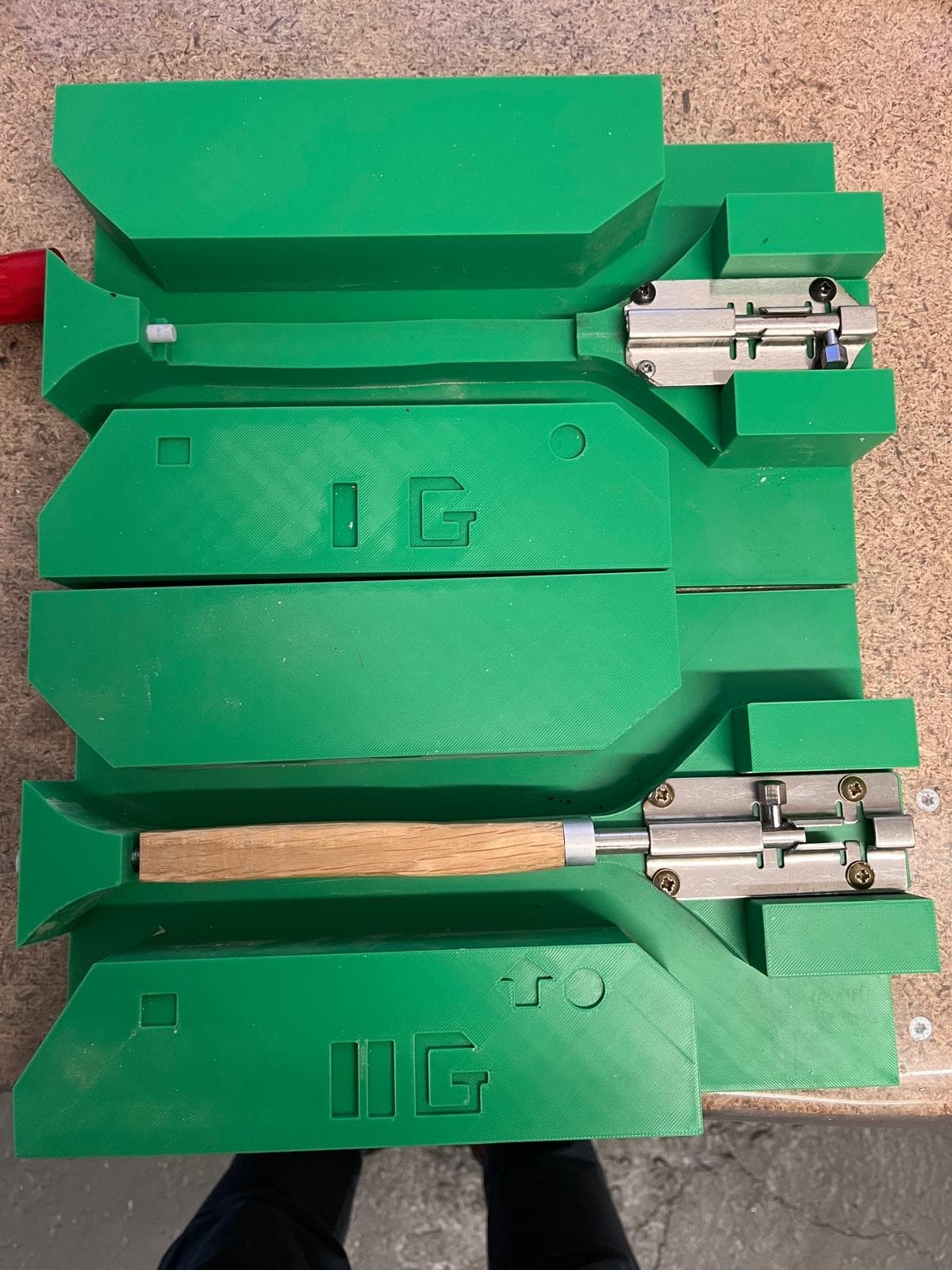 Gabarits et outillages d'atelier imprimés en 3D, avec mécanismes métalliques
